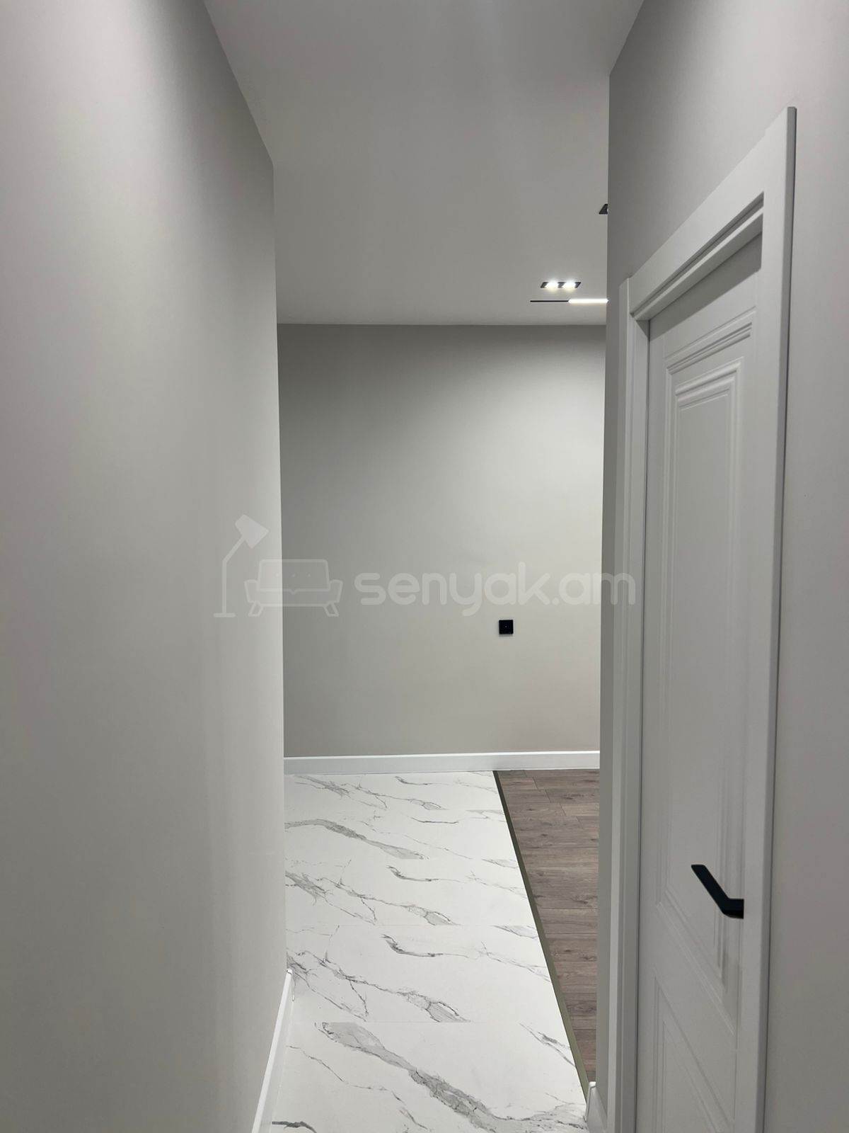 2 Սենյականոց Բնակարան Քարե Շենքում, 47քմ, 3/5 հարկ, Դիզայներական Վերանորոգված
