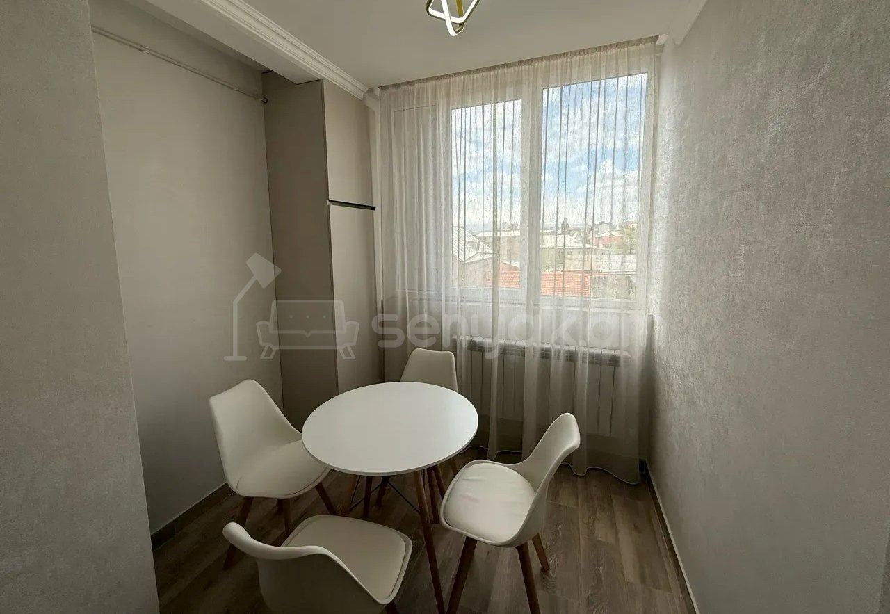 2 Սենյականոց Բնակարան Քարե Շենքում, 45քմ, 3/5 հարկ, Դիզայներական Վերանորոգված