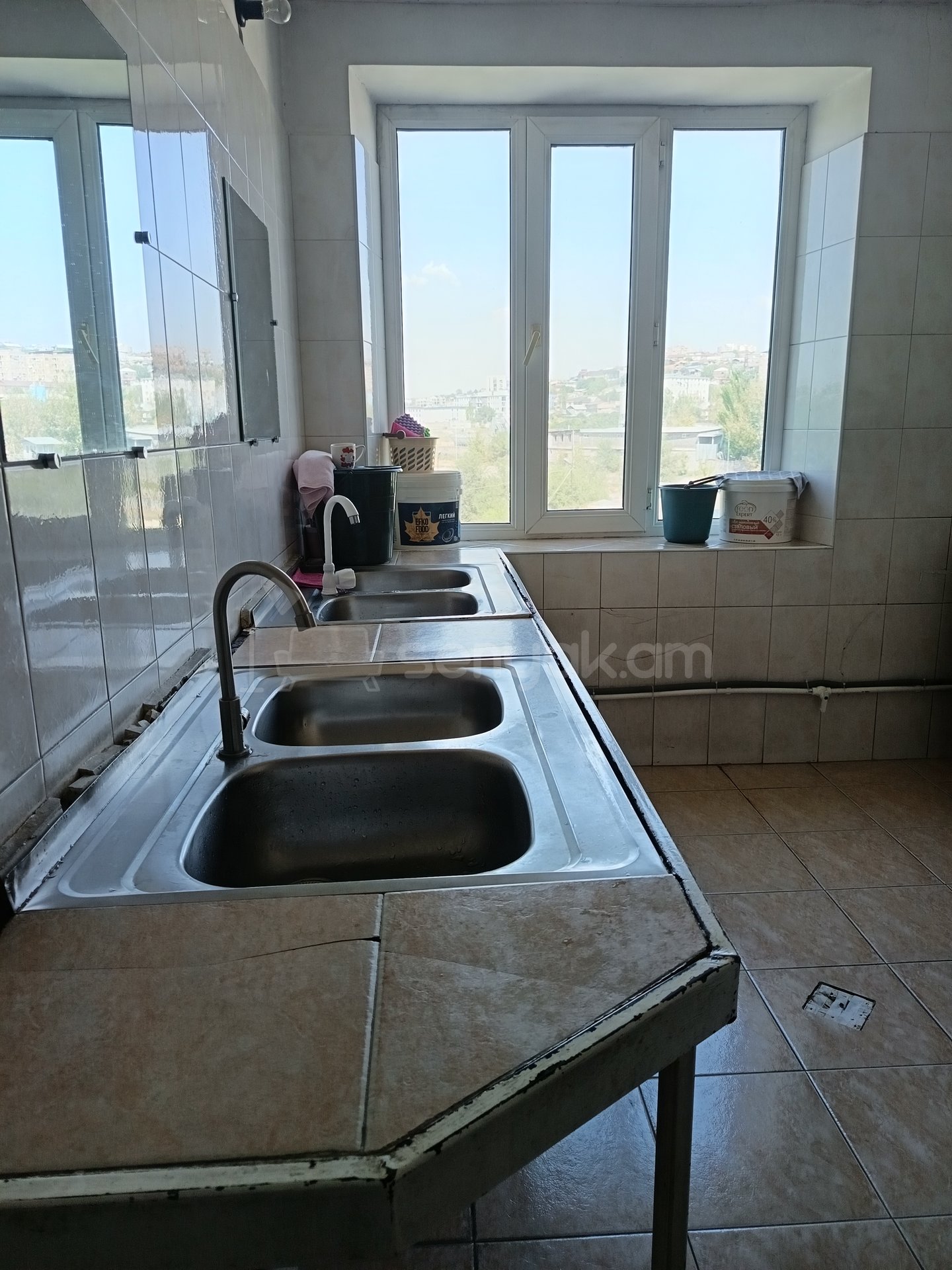 1 Սենյականոց Բնակարան Քարե Շենքում, 14քմ, 4/4 հարկ, Պետական Վիճակում