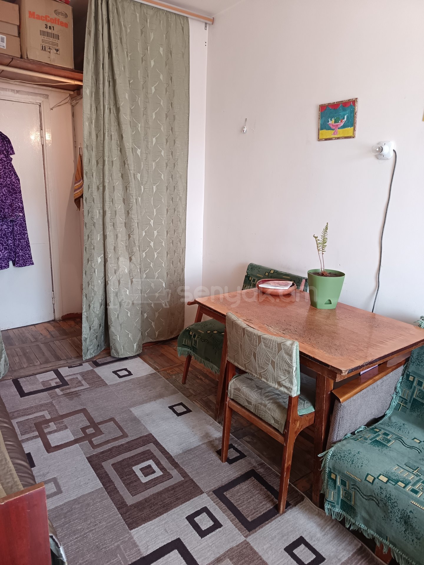 1 Սենյականոց Բնակարան Քարե Շենքում, 14քմ, 4/4 հարկ, Պետական Վիճակում