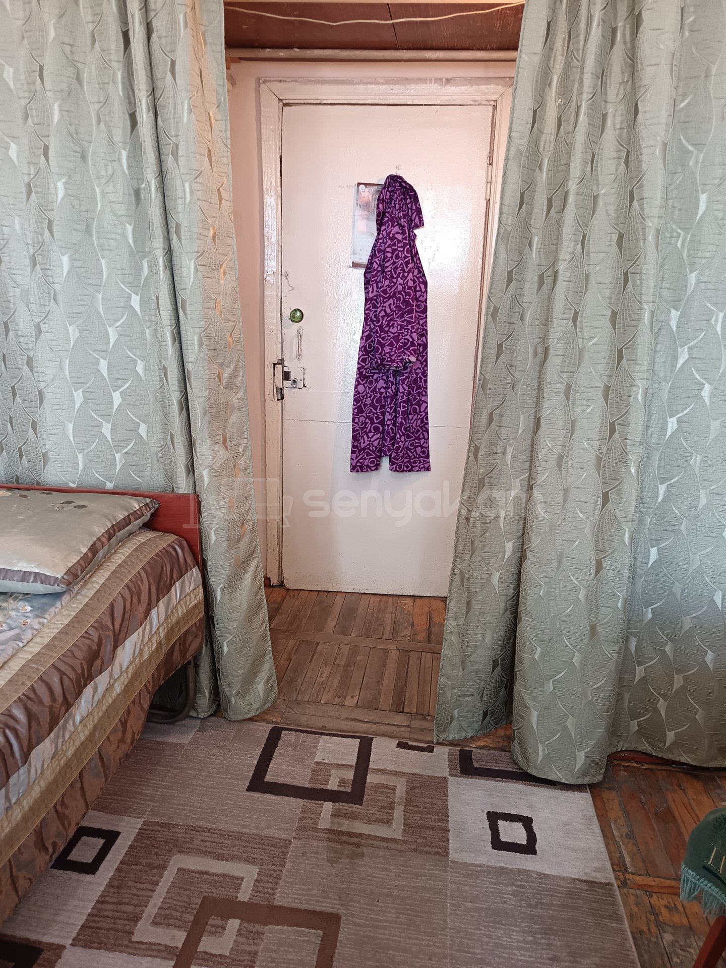 1 Սենյականոց Բնակարան Քարե Շենքում, 14քմ, 4/4 հարկ, Պետական Վիճակում