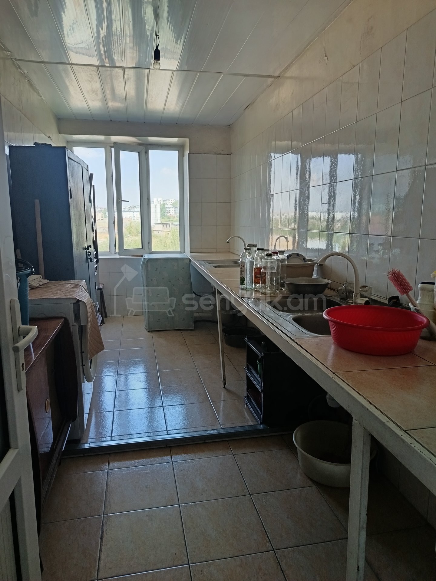 1 Սենյականոց Բնակարան Քարե Շենքում, 14քմ, 4/4 հարկ, Պետական Վիճակում