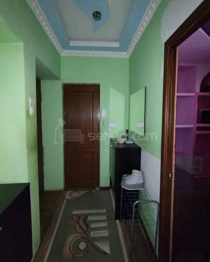 2 Սենյականոց Բնակարան Քարե Շենքում, 60քմ, 5/5 հարկ, Նորմալ Վիճակում, Կահավորված
