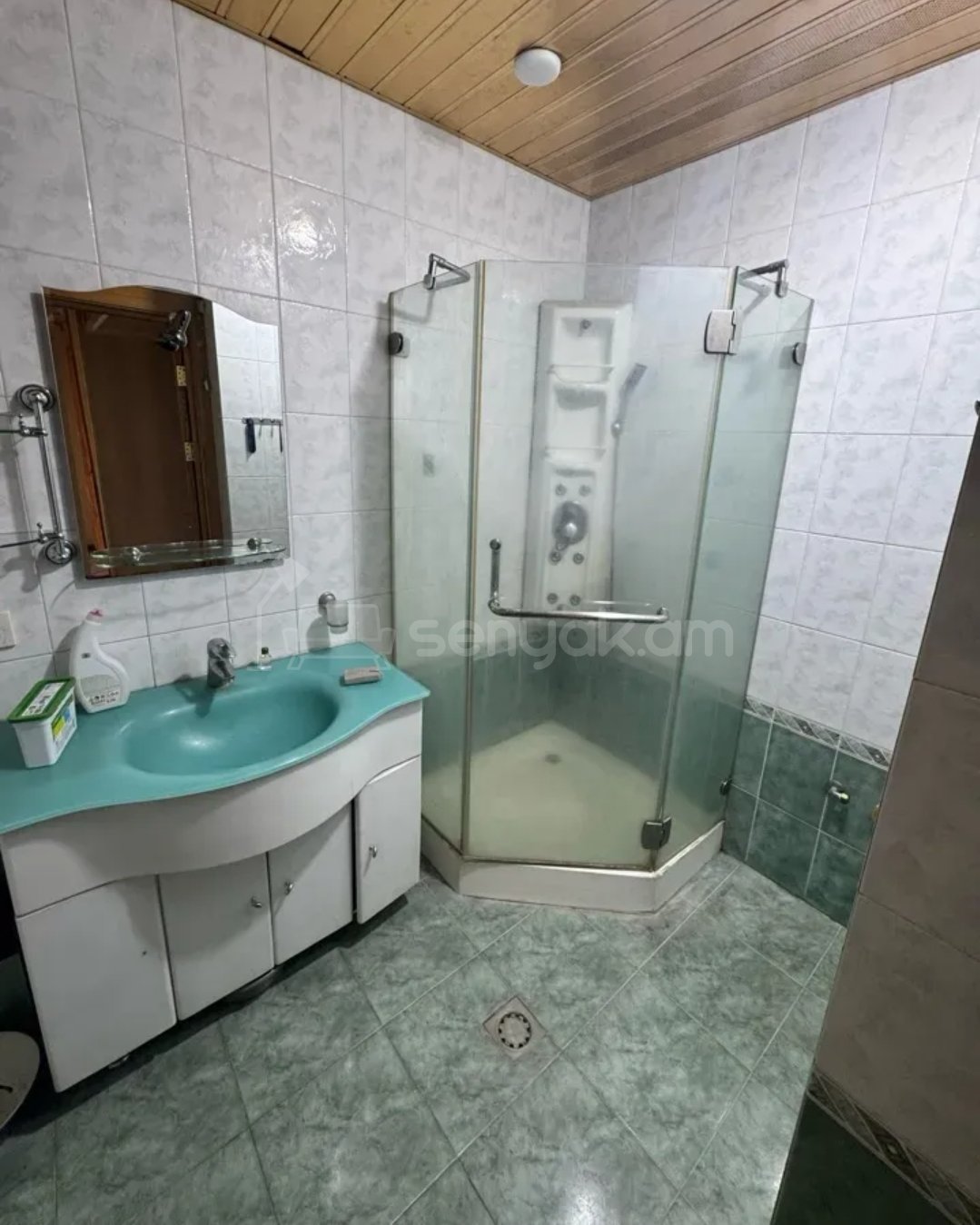 2 Սենյականոց Բնակարան Քարե Շենքում, 66քմ, 5/5 հարկ, Նորմալ Վիճակում