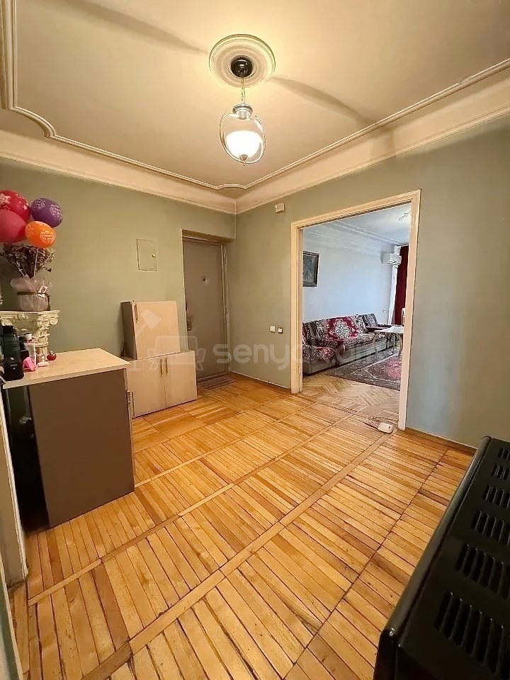 3 Սենյականոց Բնակարան Քարե Շենքում, 97քմ, 5/7 հարկ, Նորմալ Վիճակում