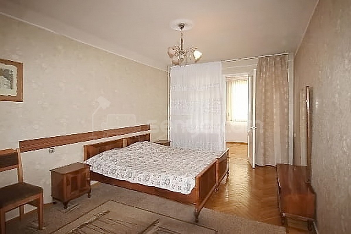 3 Սենյականոց Բնակարան Քարե Շենքում, 97քմ, 5/7 հարկ, Նորմալ Վիճակում