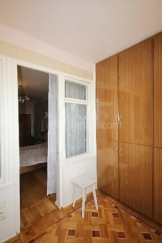 3 Սենյականոց Բնակարան Քարե Շենքում, 97քմ, 5/7 հարկ, Նորմալ Վիճակում