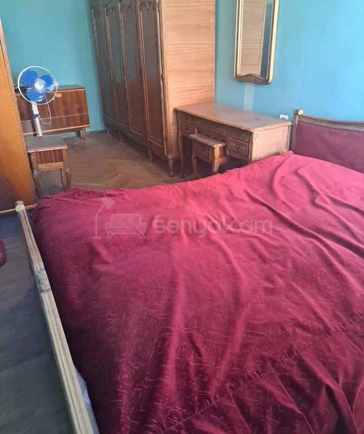 4 Սենյականոց Բնակարան Քարե Շենքում, 95քմ, 4/5 հարկ, Պետական Վիճակում
