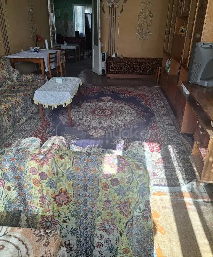 4 Սենյականոց Բնակարան Քարե Շենքում, 95քմ, 4/5 հարկ, Պետական Վիճակում