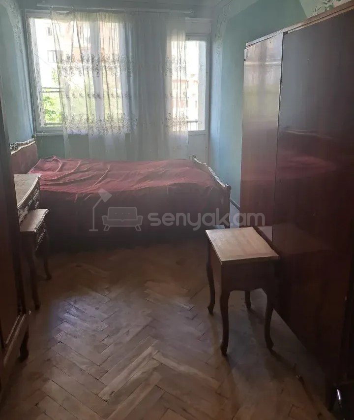 4 Սենյականոց Բնակարան Քարե Շենքում, 95քմ, 4/5 հարկ, Պետական Վիճակում