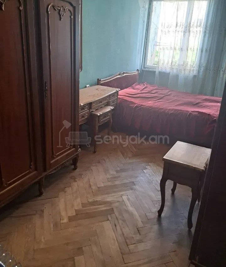 4 Սենյականոց Բնակարան Քարե Շենքում, 95քմ, 4/5 հարկ, Պետական Վիճակում