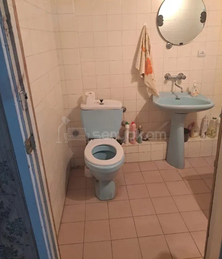4 Սենյականոց Բնակարան Քարե Շենքում, 95քմ, 4/5 հարկ, Պետական Վիճակում
