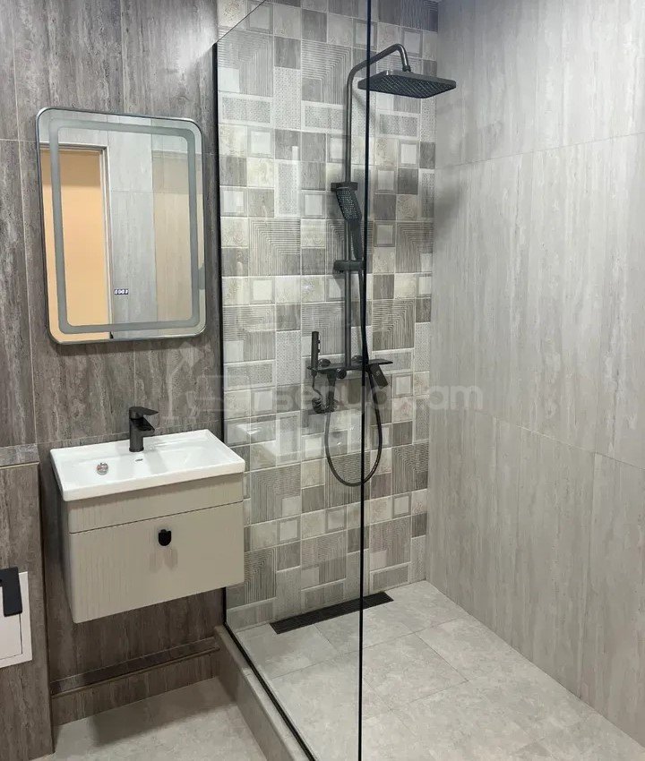 2 Սենյականոց Բնակարան Քարե Շենքում, 47քմ, 3/5 հարկ, Դիզայներական Վերանորոգված