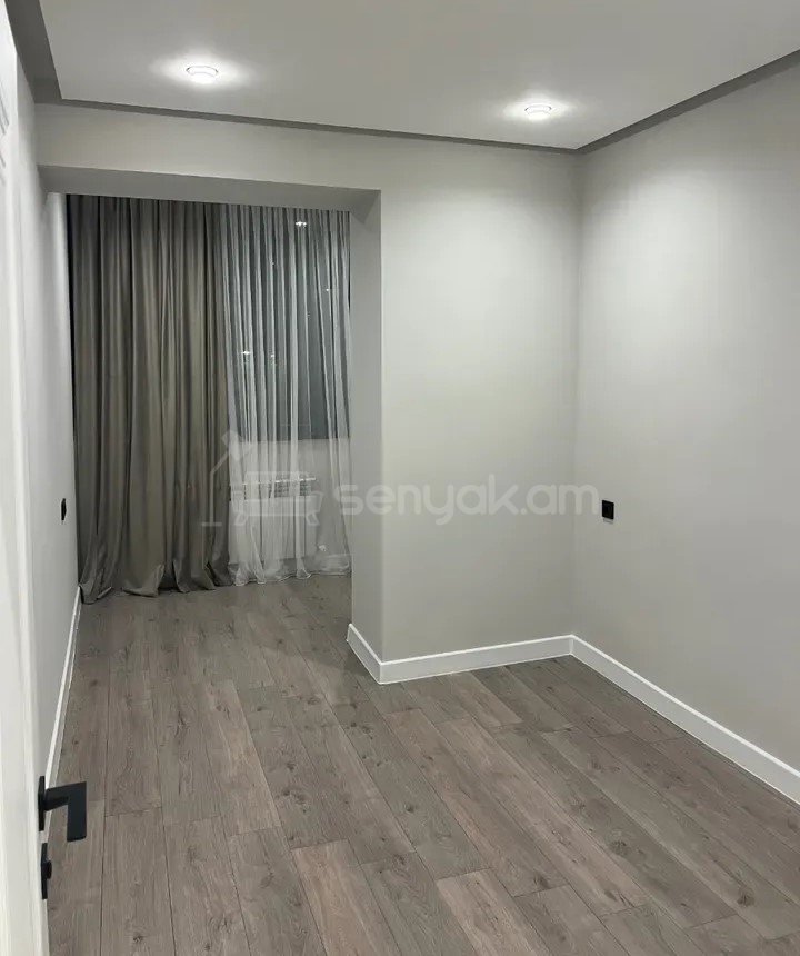 2 Սենյականոց Բնակարան Քարե Շենքում, 47քմ, 3/5 հարկ, Դիզայներական Վերանորոգված