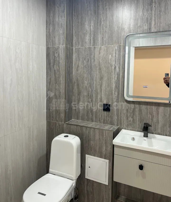 2 Սենյականոց Բնակարան Քարե Շենքում, 47քմ, 3/5 հարկ, Դիզայներական Վերանորոգված