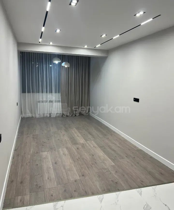 2 Սենյականոց Բնակարան Քարե Շենքում, 47քմ, 3/5 հարկ, Դիզայներական Վերանորոգված