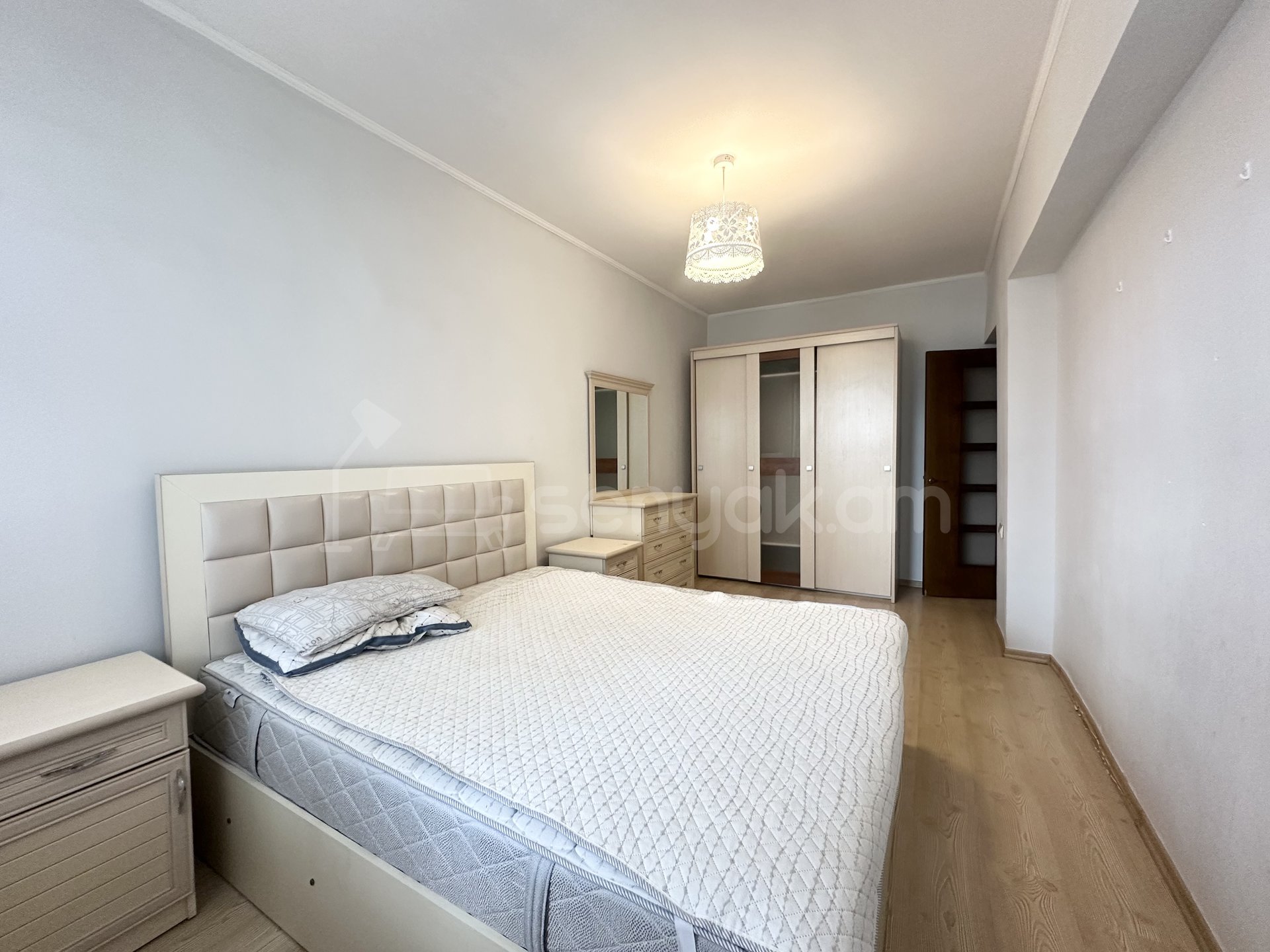 3 Սենյականոց Բնակարան Քարե Շենքում, 95քմ, 5/5 հարկ, Կոսմետիկ Վերանորոգված, Կահավորված, Արևկող