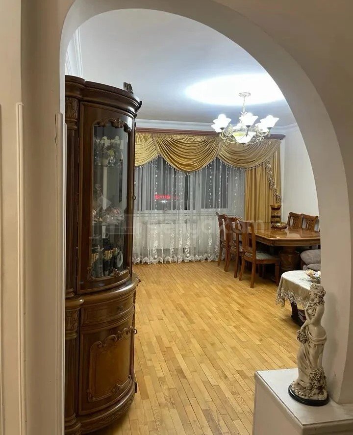 4 Սենյականոց Բնակարան, 83քմ, 3/9 հարկ, Նորմալ Վիճակում
