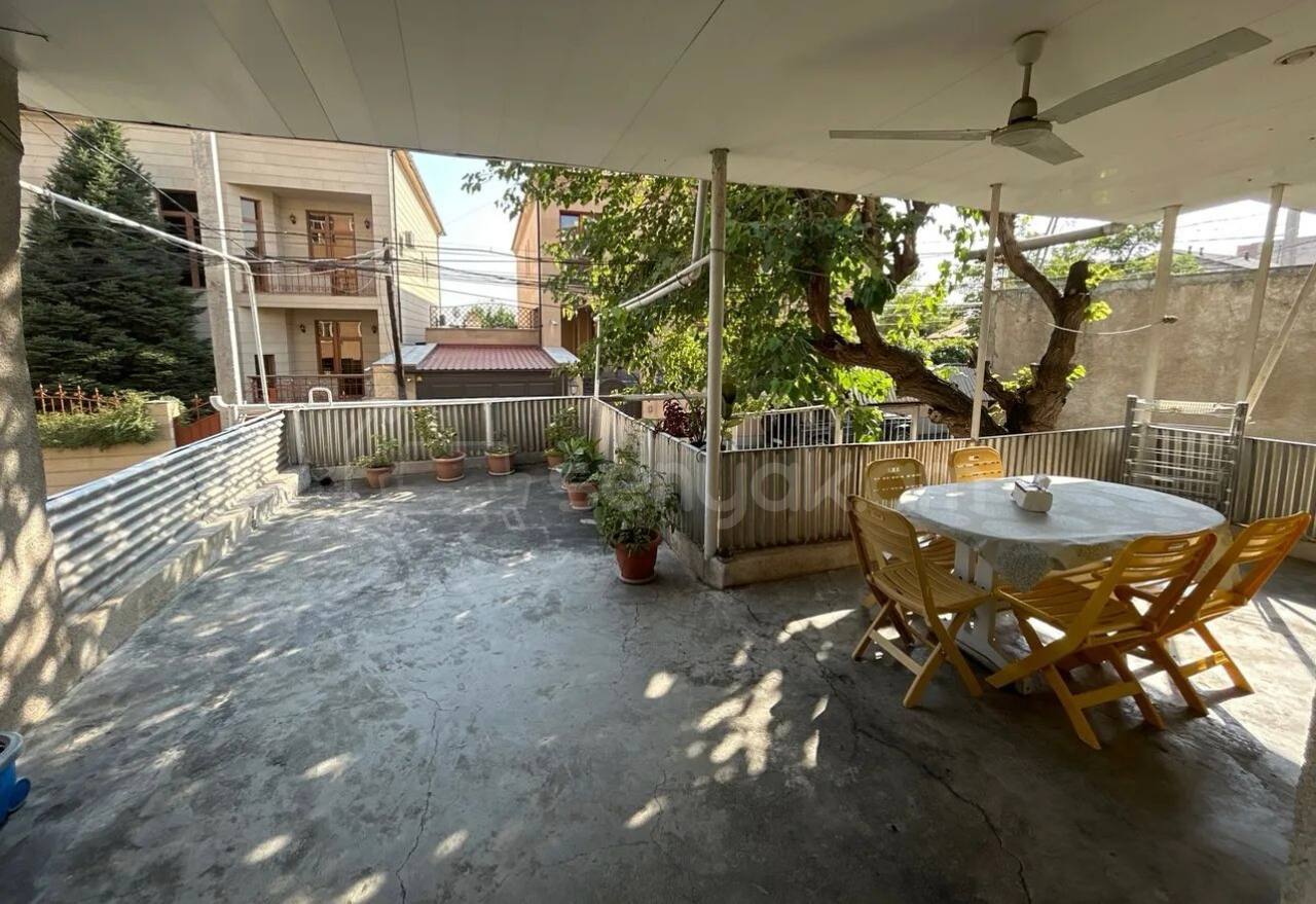 4 Սենյականոց Բնակարան Քարե Շենքում, 275քմ, 1/1 հարկ, Նորմալ Վիճակում