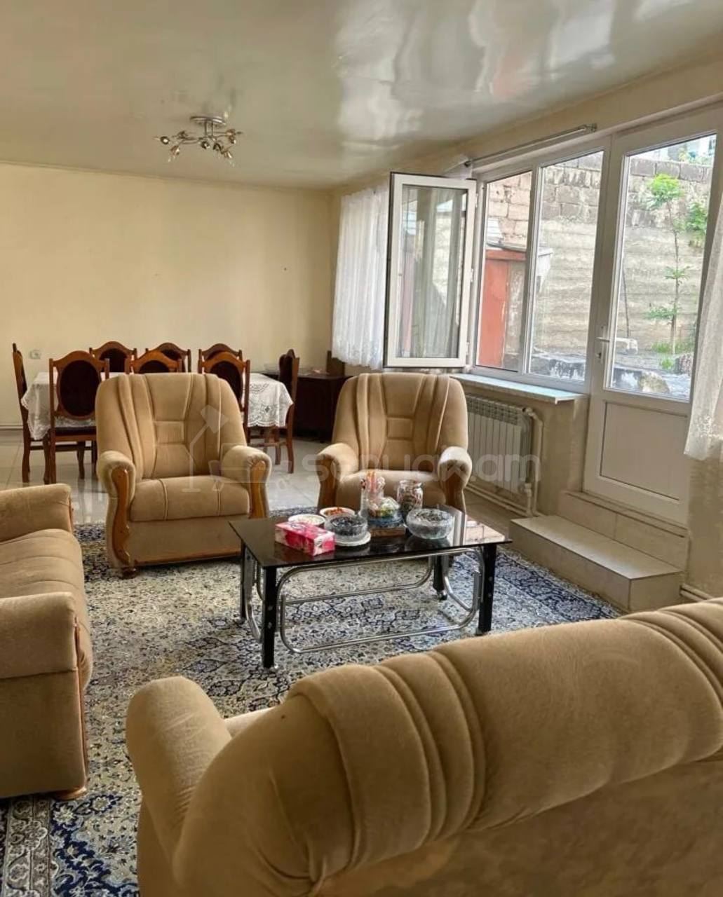 4 Սենյականոց Բնակարան Քարե Շենքում, 275քմ, 1/1 հարկ, Նորմալ Վիճակում