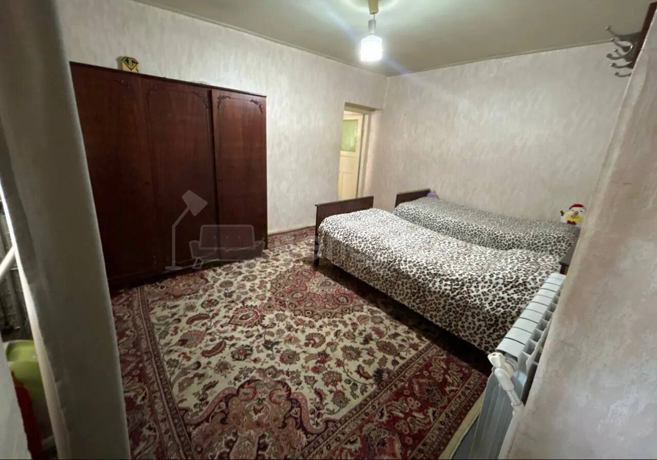 4 Սենյականոց Բնակարան Քարե Շենքում, 275քմ, 1/1 հարկ, Նորմալ Վիճակում