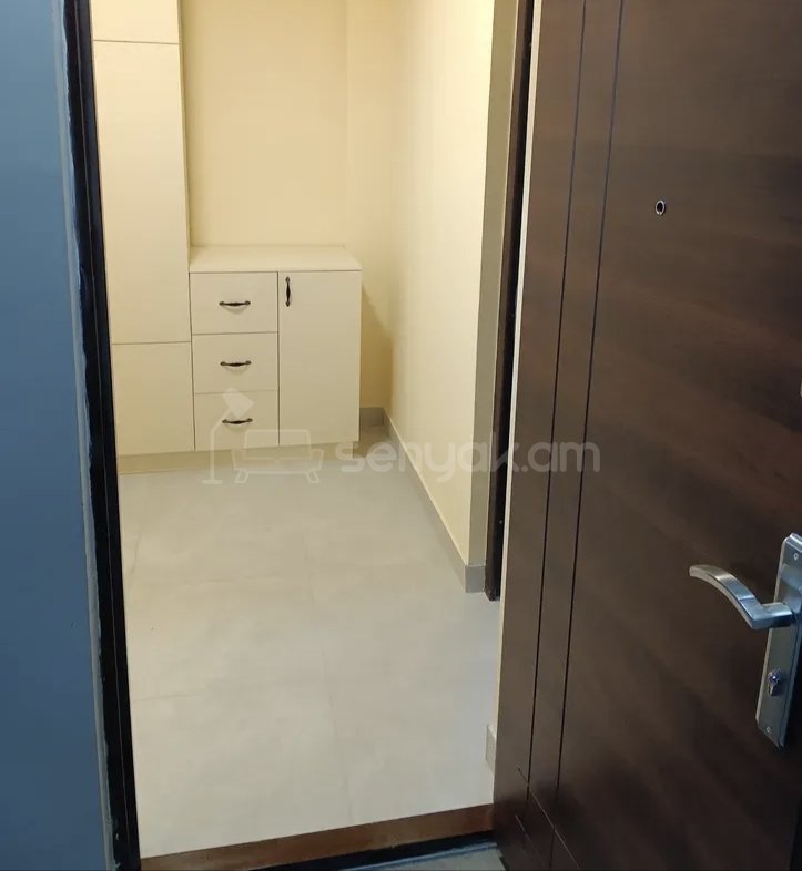 2 Սենյականոց Բնակարան Քարե Շենքում, 58քմ, 3/5 հարկ, Նորմալ Վիճակում, Կահավորված