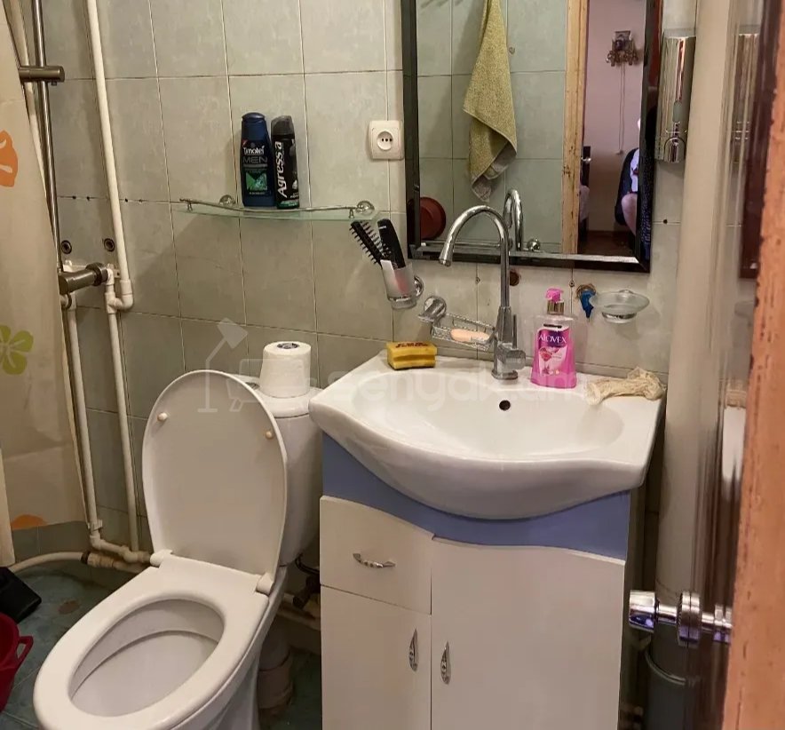 1 Սենյականոց Բնակարան Քարե Շենքում, 40քմ, 1/1 հարկ, Նորմալ Վիճակում, Կահավորված