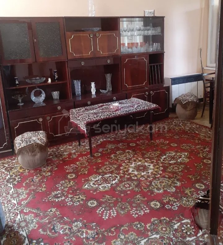 1 Սենյականոց Բնակարան Քարե Շենքում, 48քմ, 1/5 հարկ, Նորմալ Վիճակում, Կահավորված
