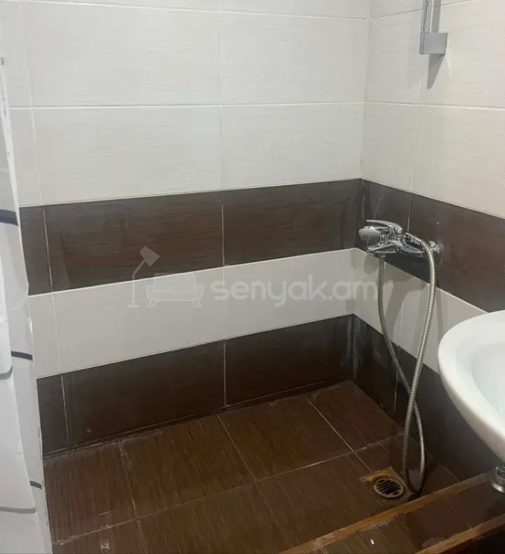 2 Սենյականոց Բնակարան Քարե Շենքում, 62քմ, 3/9 հարկ, Նորմալ Վիճակում, Կահավորված