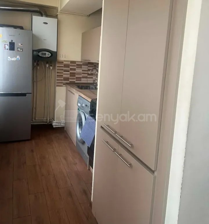 2 Սենյականոց Բնակարան Քարե Շենքում, 62քմ, 3/9 հարկ, Նորմալ Վիճակում, Կահավորված