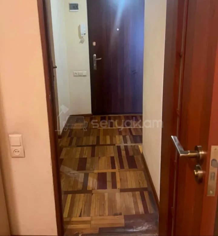 2 Սենյականոց Բնակարան Քարե Շենքում, 62քմ, 3/9 հարկ, Նորմալ Վիճակում, Կահավորված