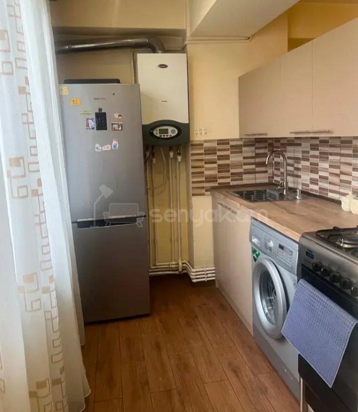 2 Սենյականոց Բնակարան Քարե Շենքում, 62քմ, 3/9 հարկ, Նորմալ Վիճակում, Կահավորված