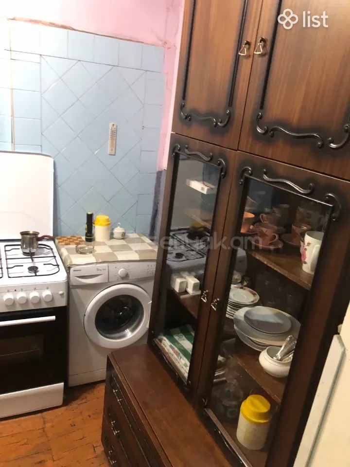 2 Սենյականոց Բնակարան Քարե Շենքում, 45քմ, 2/5 հարկ, Նորմալ Վիճակում, Կահավորված
