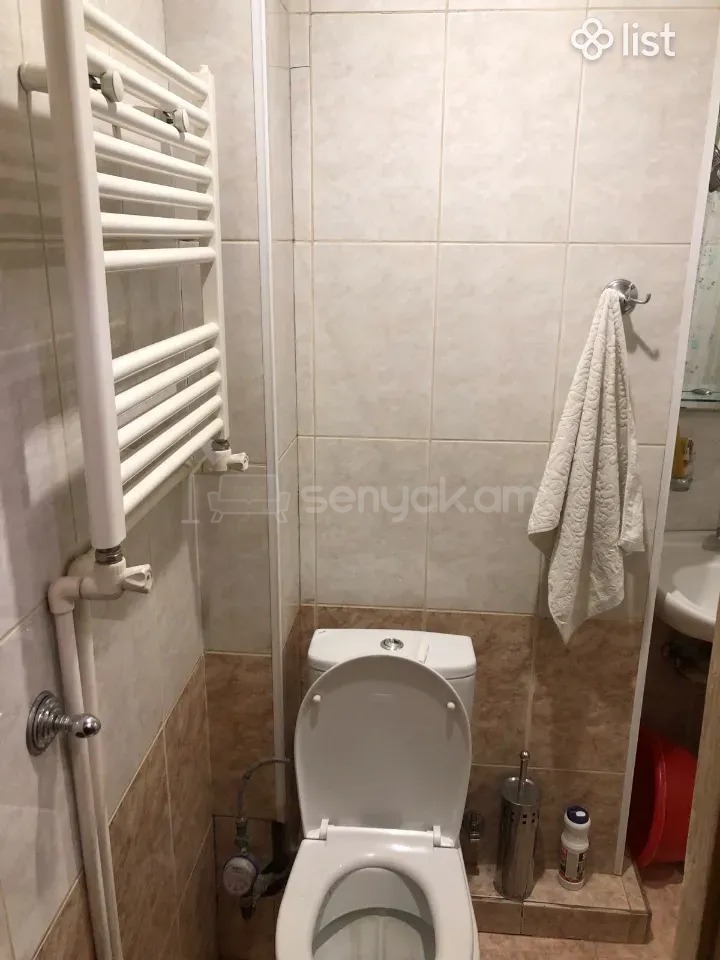 2 Սենյականոց Բնակարան Քարե Շենքում, 45քմ, 2/5 հարկ, Նորմալ Վիճակում, Կահավորված