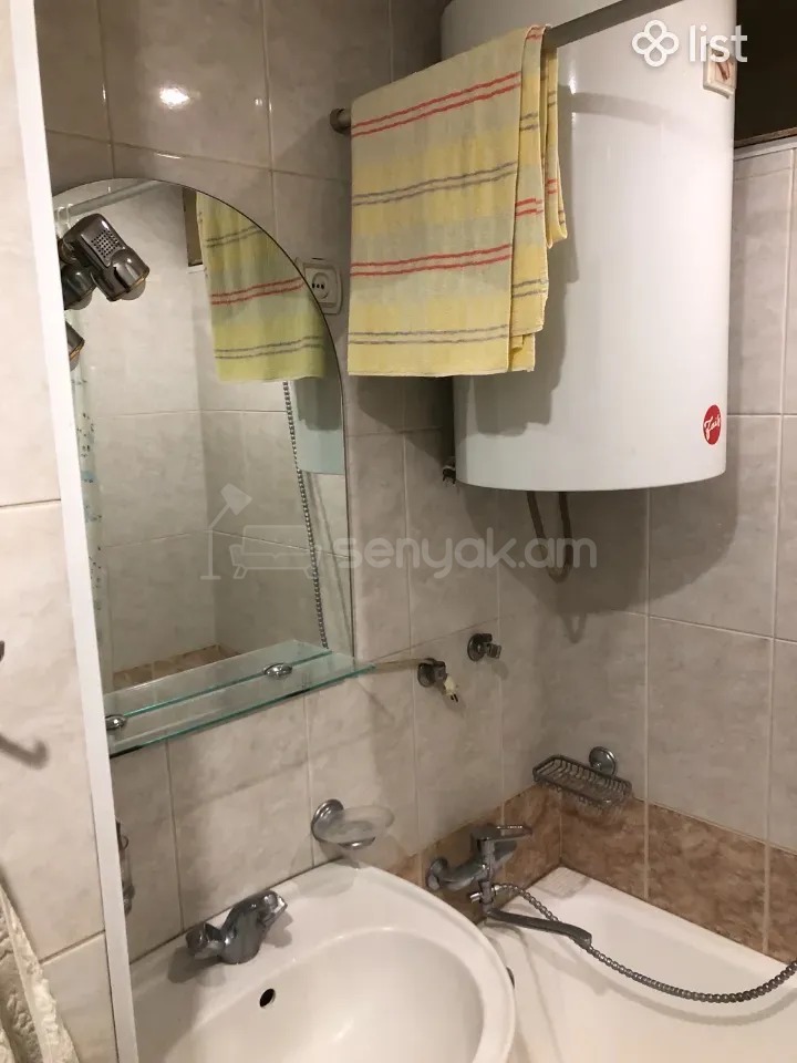 2 Սենյականոց Բնակարան Քարե Շենքում, 45քմ, 2/5 հարկ, Նորմալ Վիճակում, Կահավորված