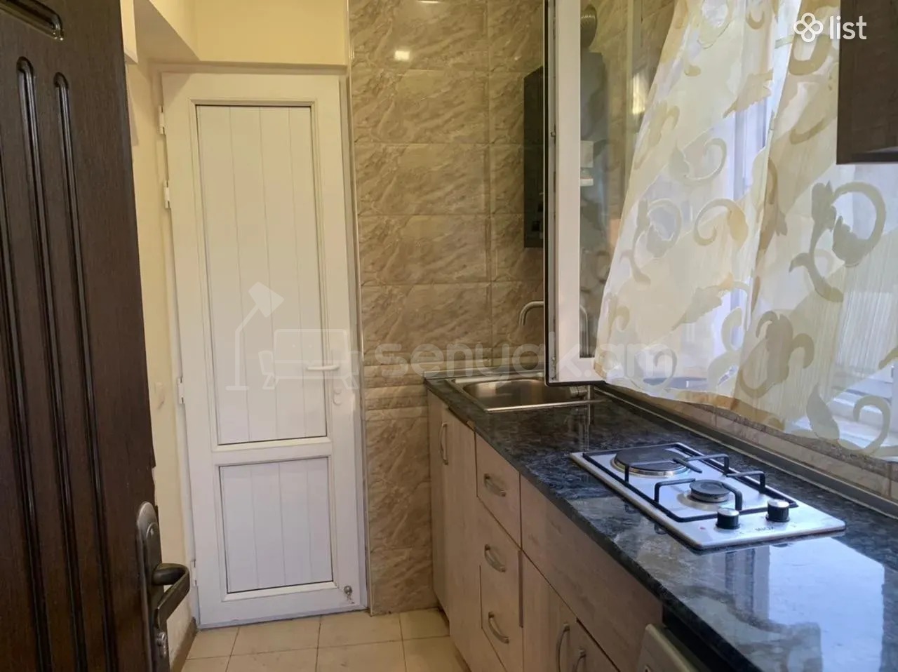 1 Սենյականոց Բնակարան Քարե Շենքում, 40քմ, 1/1 հարկ, Նորմալ Վիճակում, Կահավորված, Արևկող