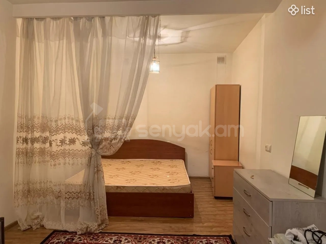 1 Սենյականոց Բնակարան Քարե Շենքում, 40քմ, 1/1 հարկ, Նորմալ Վիճակում, Կահավորված, Արևկող