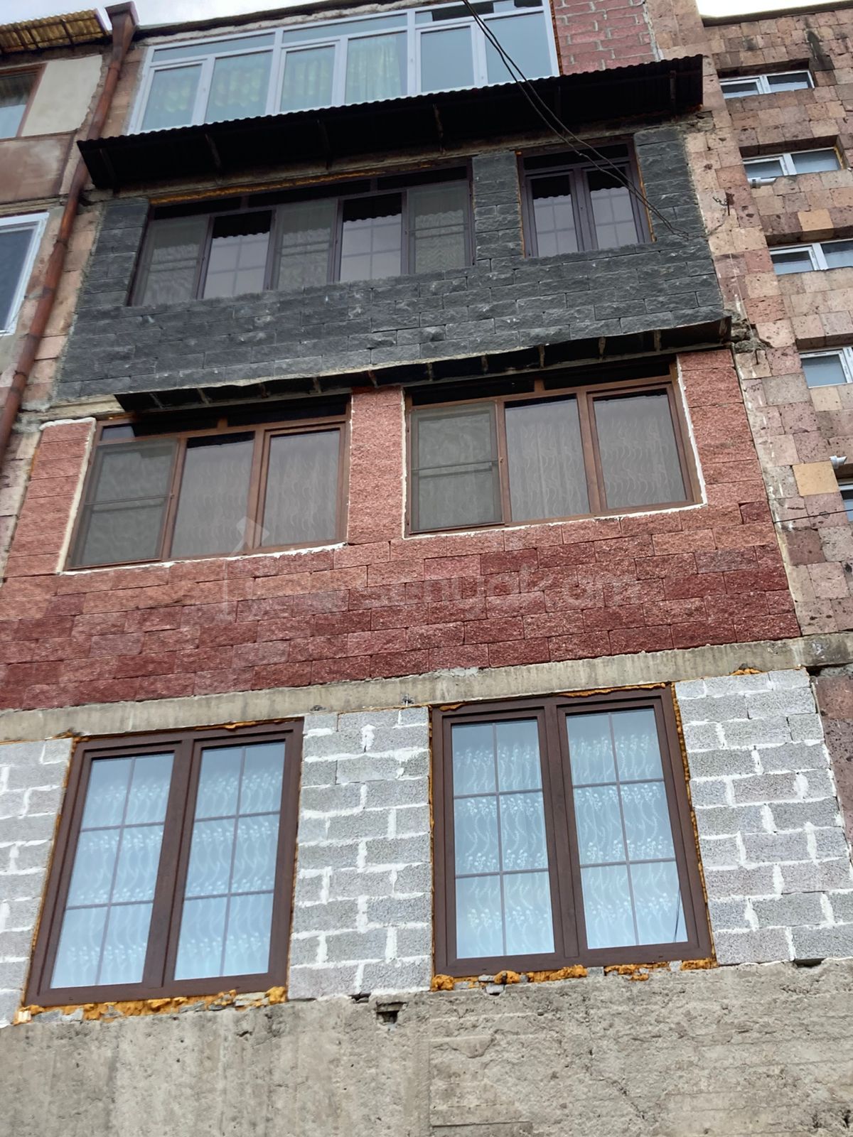 3 Սենյականոց Բնակարան Քարե Շենքում, 73քմ, 4/5 հարկ, Կոսմետիկ Վերանորոգված