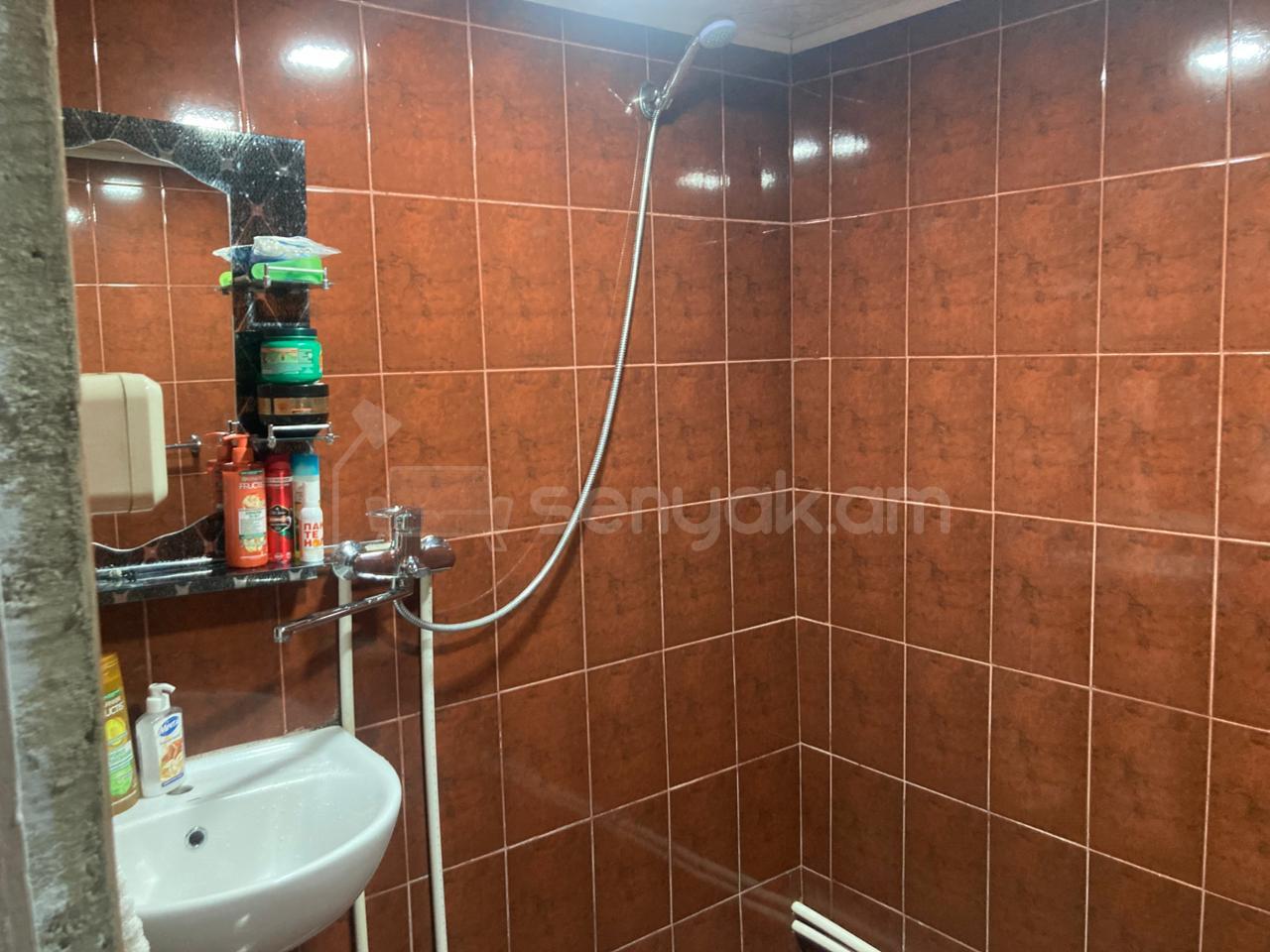 3 Սենյականոց Բնակարան Քարե Շենքում, 73քմ, 4/5 հարկ, Կոսմետիկ Վերանորոգված