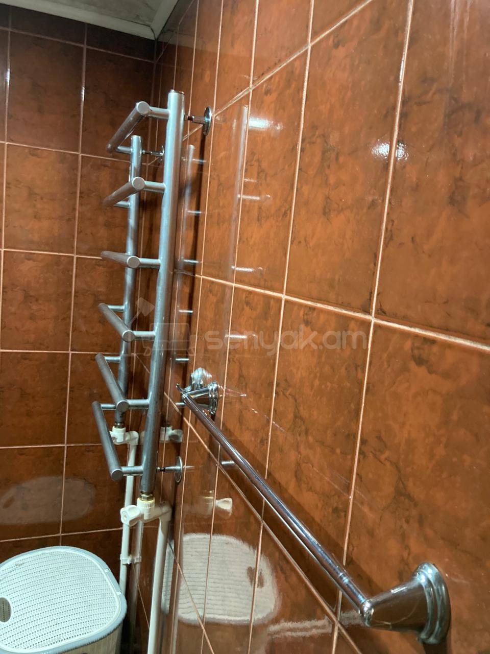3 Սենյականոց Բնակարան Քարե Շենքում, 73քմ, 4/5 հարկ, Կոսմետիկ Վերանորոգված