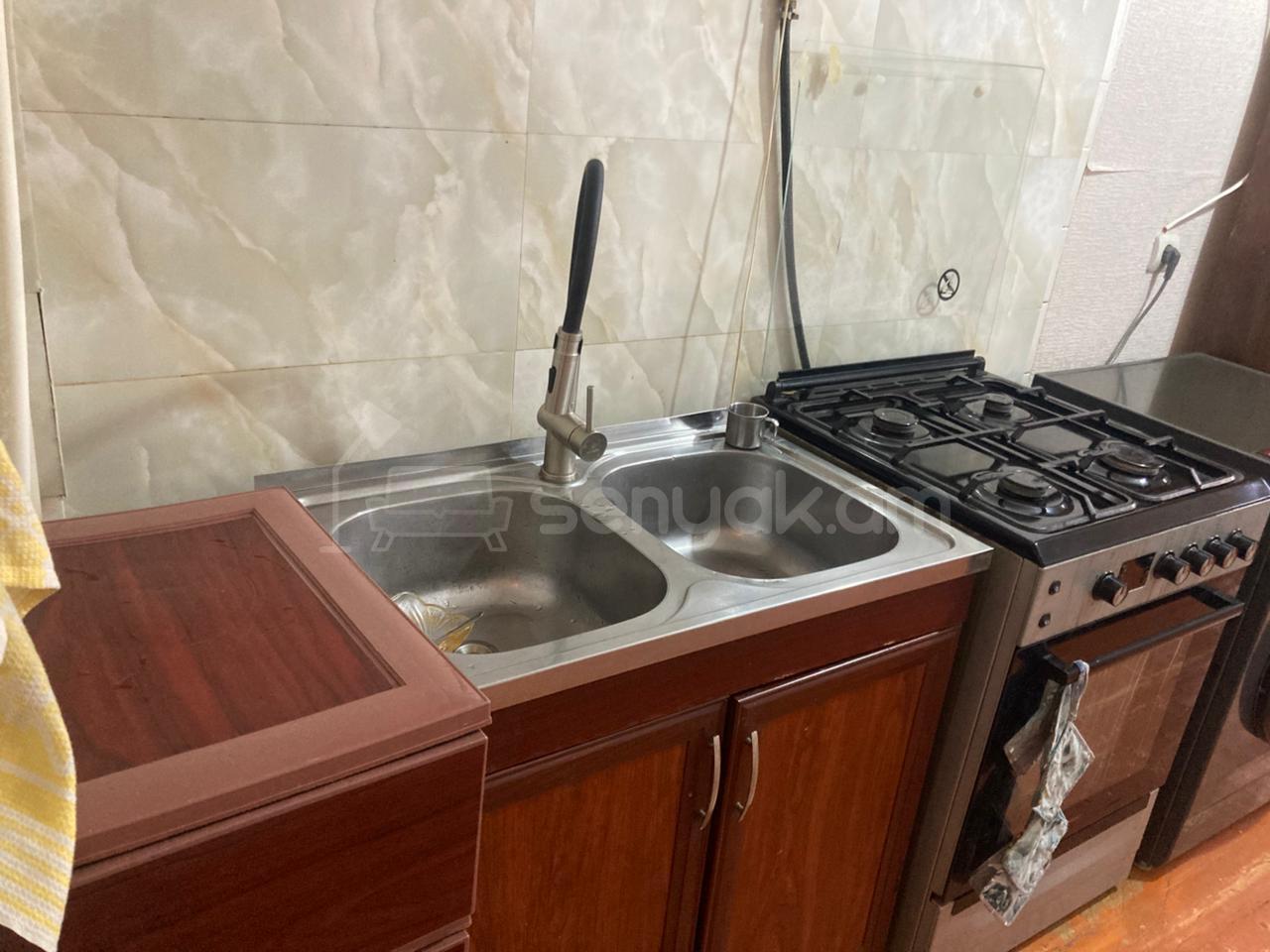 3 Սենյականոց Բնակարան Քարե Շենքում, 73քմ, 4/5 հարկ, Կոսմետիկ Վերանորոգված