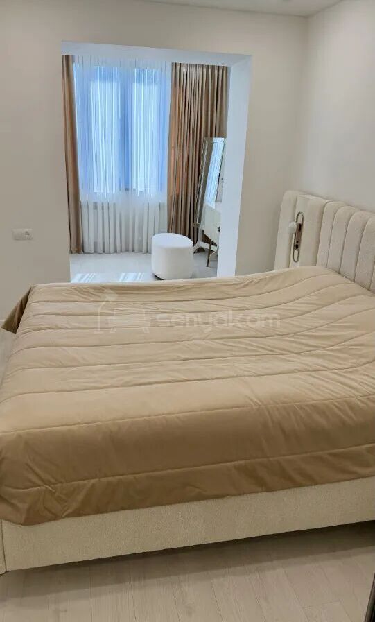 3 Սենյականոց Բնակարան Քարե Շենքում, 80քմ, 4/5 հարկ, Կապիտալ Վերանորոգված