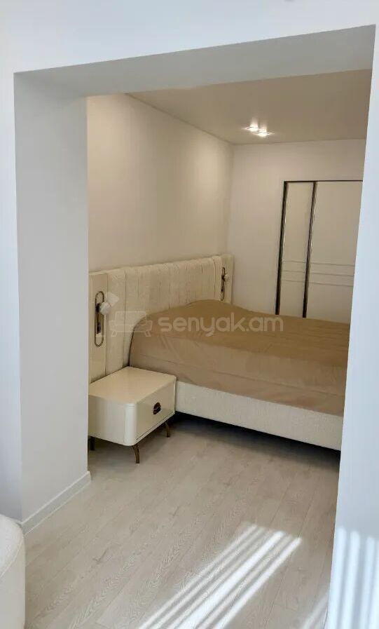 3 Սենյականոց Բնակարան Քարե Շենքում, 80քմ, 4/5 հարկ, Կապիտալ Վերանորոգված