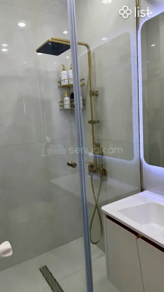 3 Սենյականոց Բնակարան Քարե Շենքում, 80քմ, 4/5 հարկ, Կապիտալ Վերանորոգված