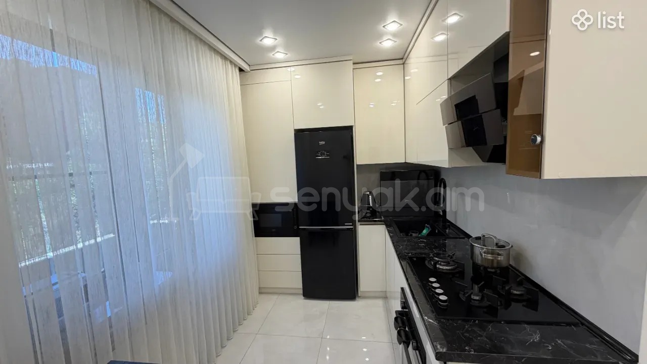 3 Սենյականոց Բնակարան Քարե Շենքում, 80քմ, 4/5 հարկ, Կապիտալ Վերանորոգված