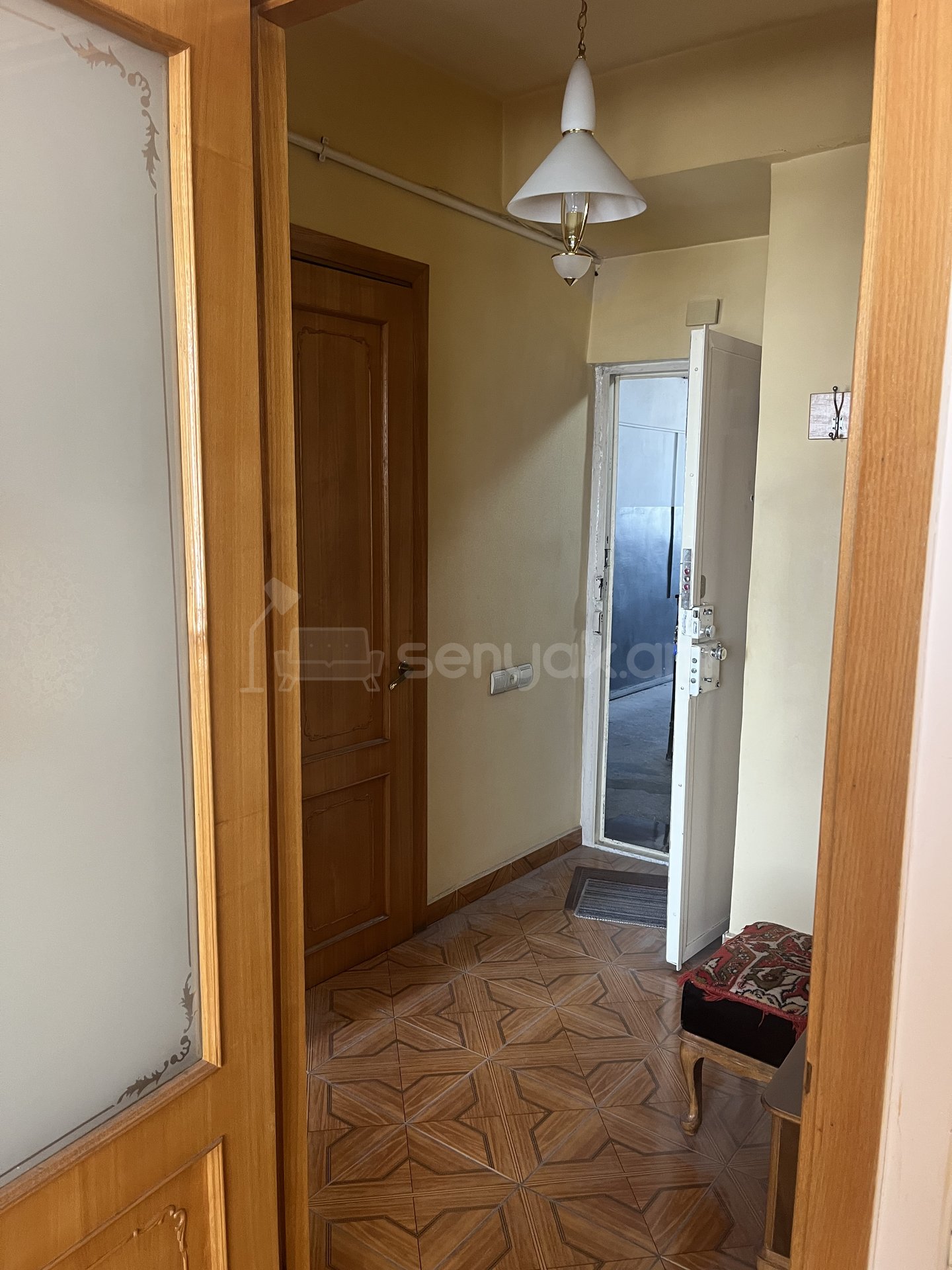 1 Սենյականոց Բնակարան Քարե Շենքում, 45քմ, 10/10 հարկ, Նորմալ Վիճակում