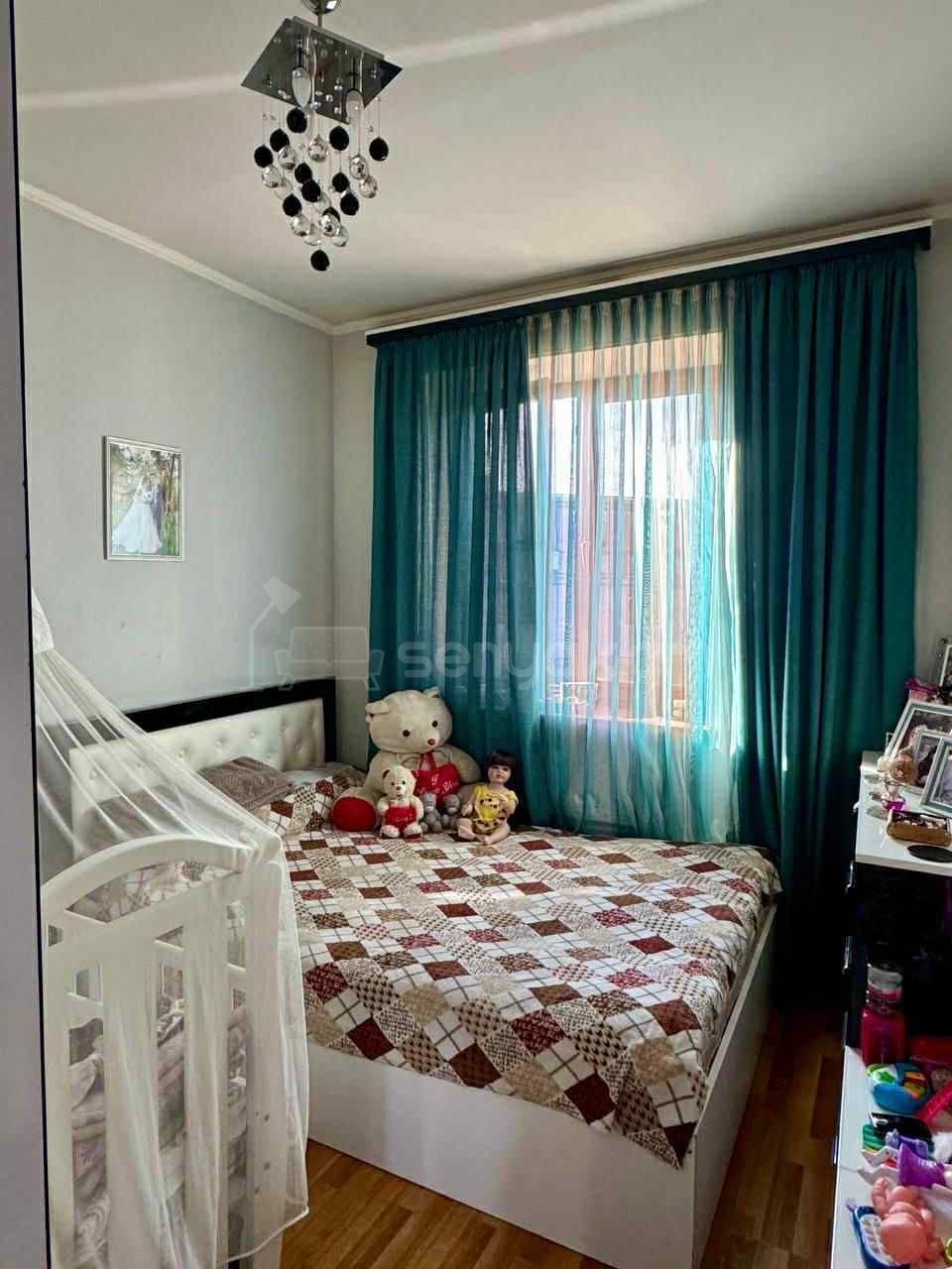 3 Սենյականոց Բնակարան Քարե Շենքում, 76քմ, 4/5 հարկ, Նորմալ Վիճակում