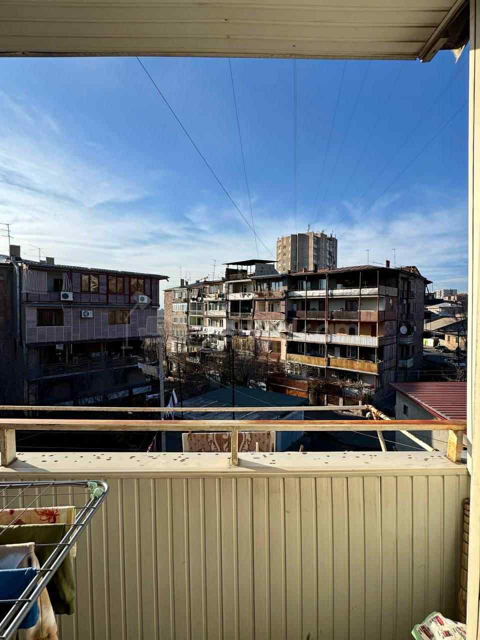 3 Սենյականոց Բնակարան Քարե Շենքում, 76քմ, 4/5 հարկ, Նորմալ Վիճակում