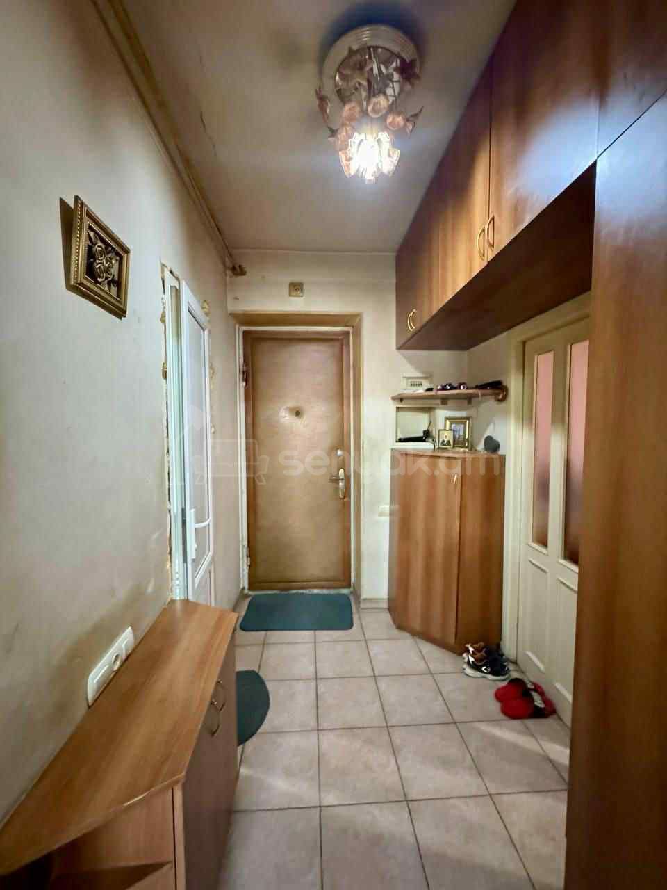 3 Սենյականոց Բնակարան Քարե Շենքում, 76քմ, 4/5 հարկ, Նորմալ Վիճակում