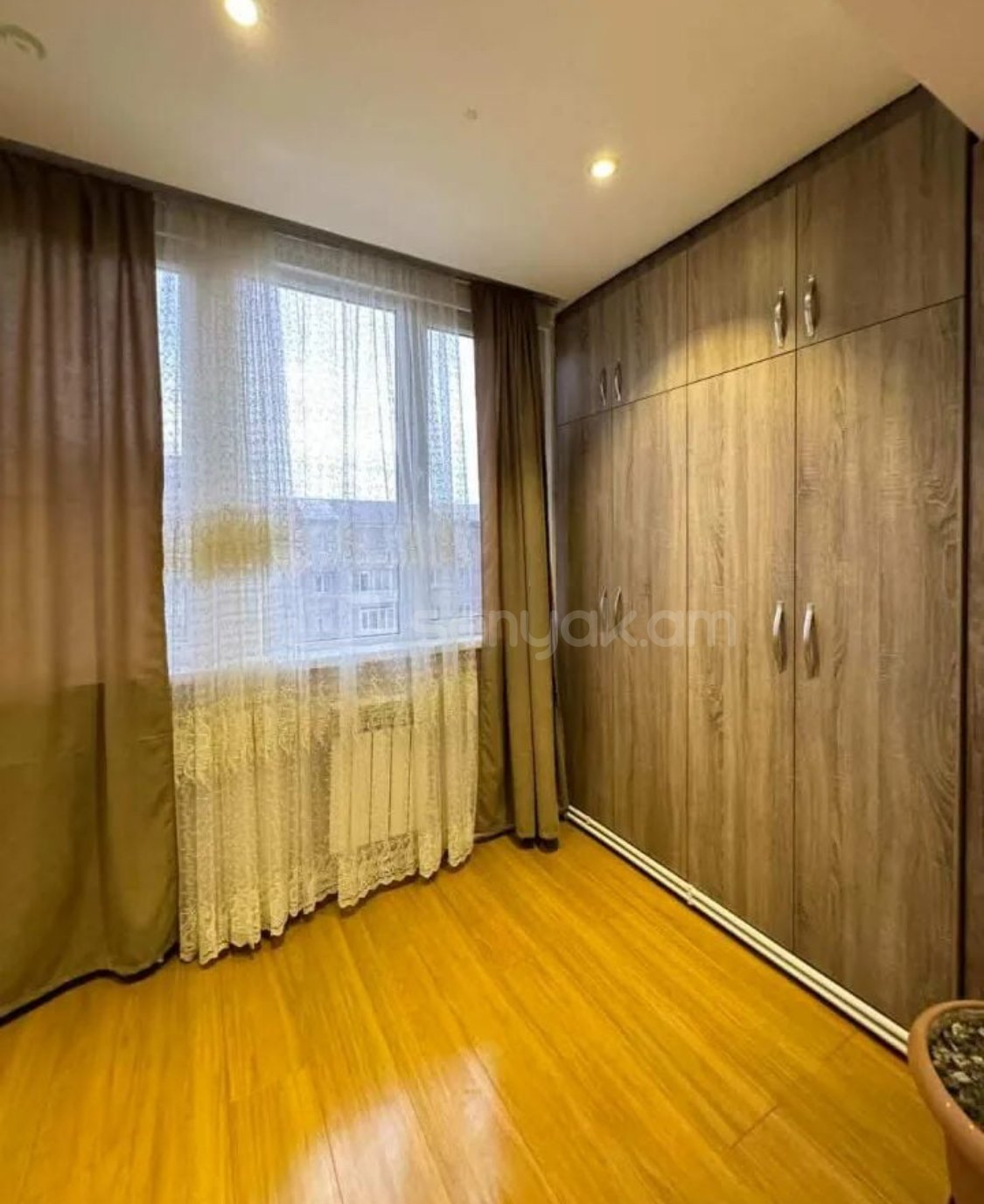 2 Սենյականոց Բնակարան Քարե Շենքում, 56քմ, 5/5 հարկ, Կապիտալ Վերանորոգված, Կահավորված